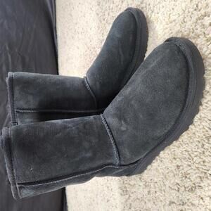 NEW UGG Classic Short II Black Sheepskin Boots Size 7